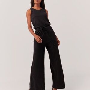 Women’s Black Sleeveless Wide-Leg Jumpsuit